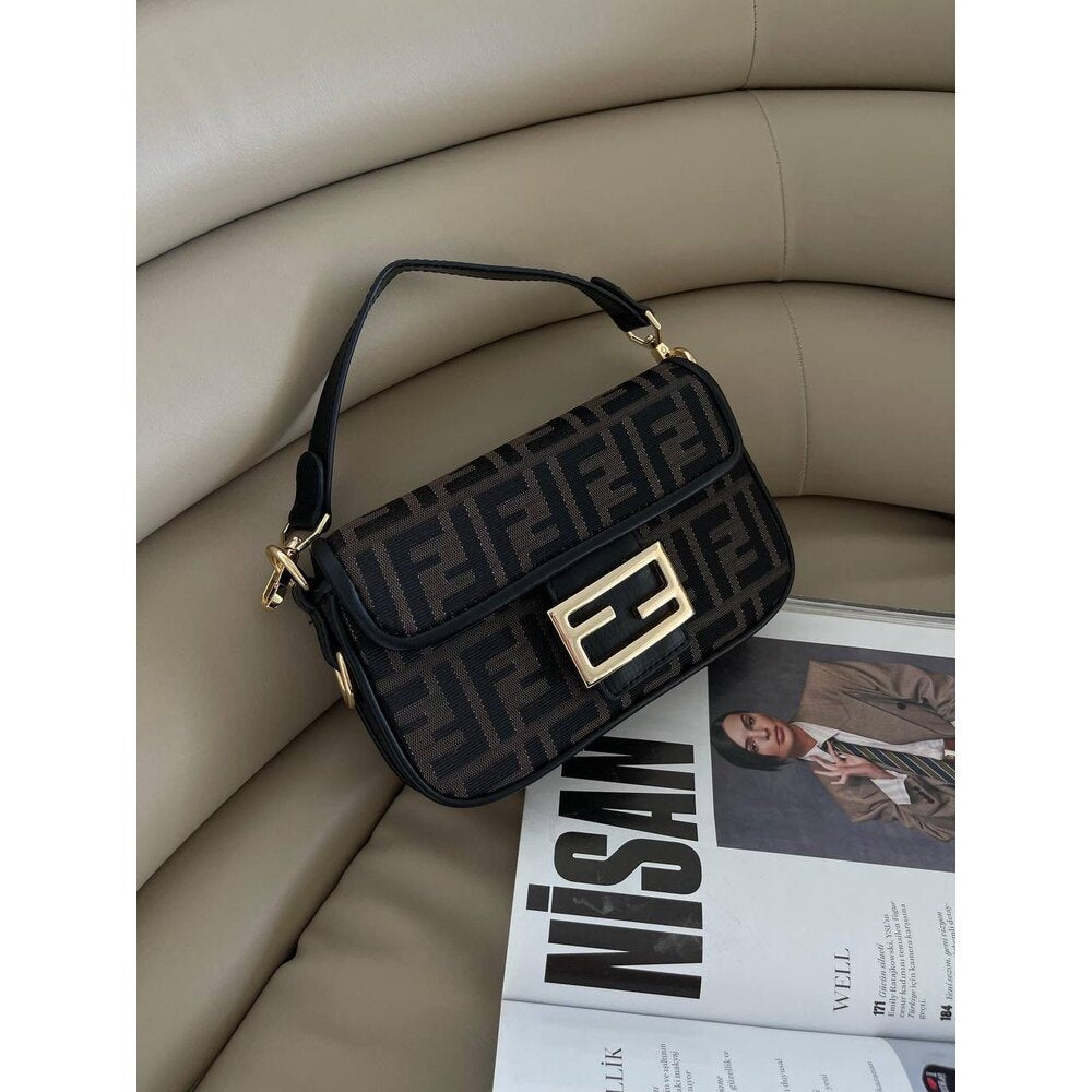Fendi Baget Mini Bag Monochrome - Fendi çanta - görsel 3 | ZAINI